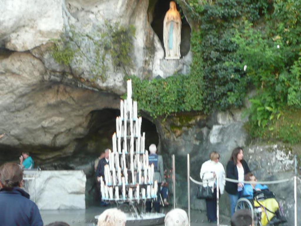 LOURDES 2010   (14).JPG